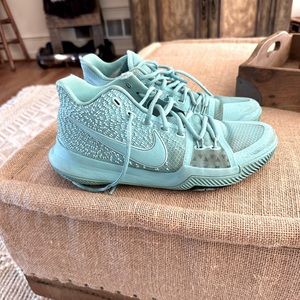 Kyrie 3 “Tiffany” turquoise size 8